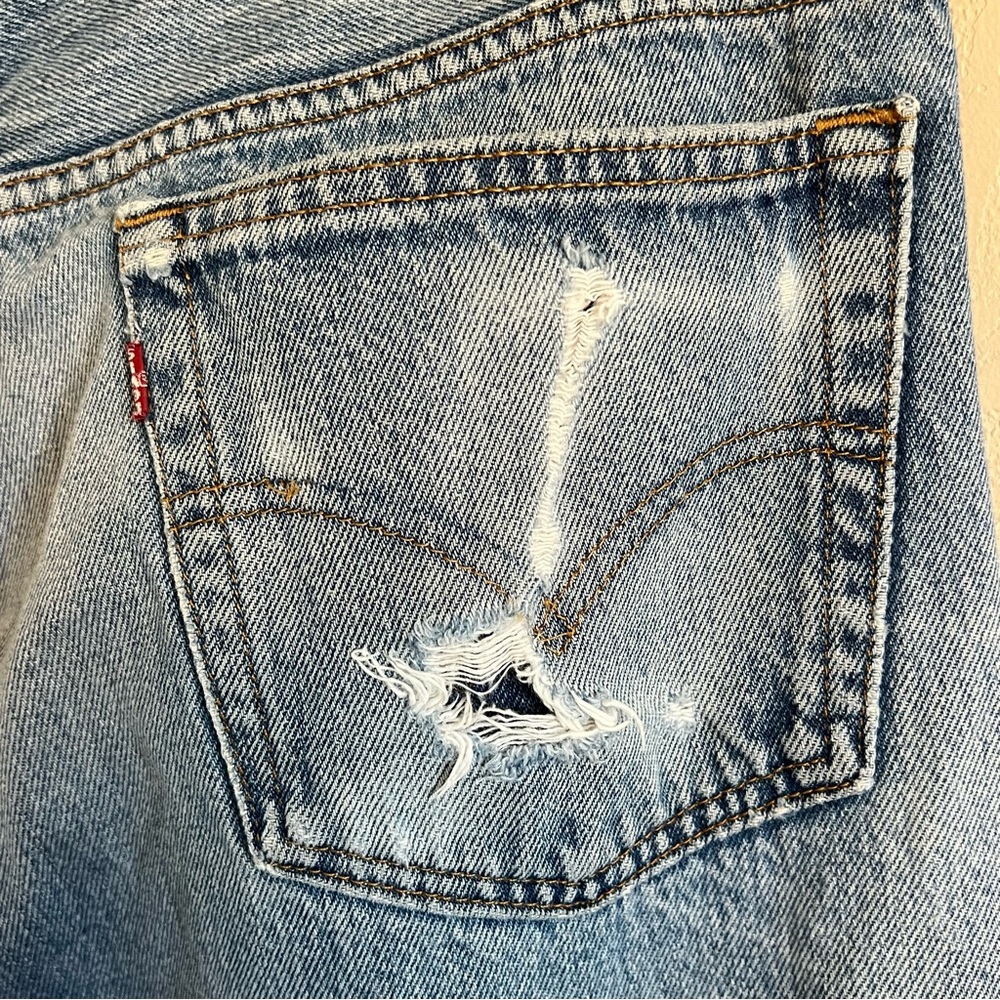 Vintage 90’s Levi’s 501 Button Fly Jeans - Picture 12 of 16